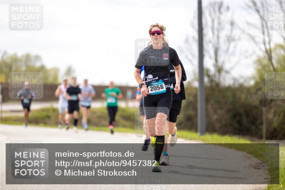 12.04.2026 - 45. Internationalen Wilhelmsburger Insellauf Michael Strokosch http://msf.ph/oto/9457382 12.04.2026 12:40:06 Laufen 2058 meine-sportfotos.de
