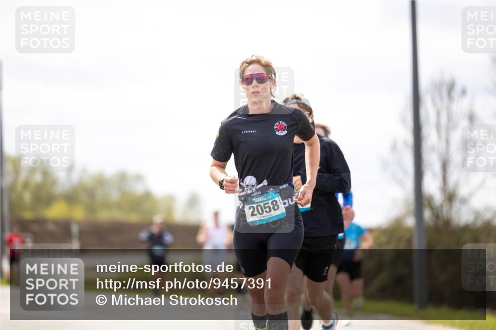12.04.2026 - 45. Internationalen Wilhelmsburger Insellauf Michael Strokosch http://msf.ph/oto/9457391 12.04.2026 12:40:07 Laufen 2058 meine-sportfotos.de