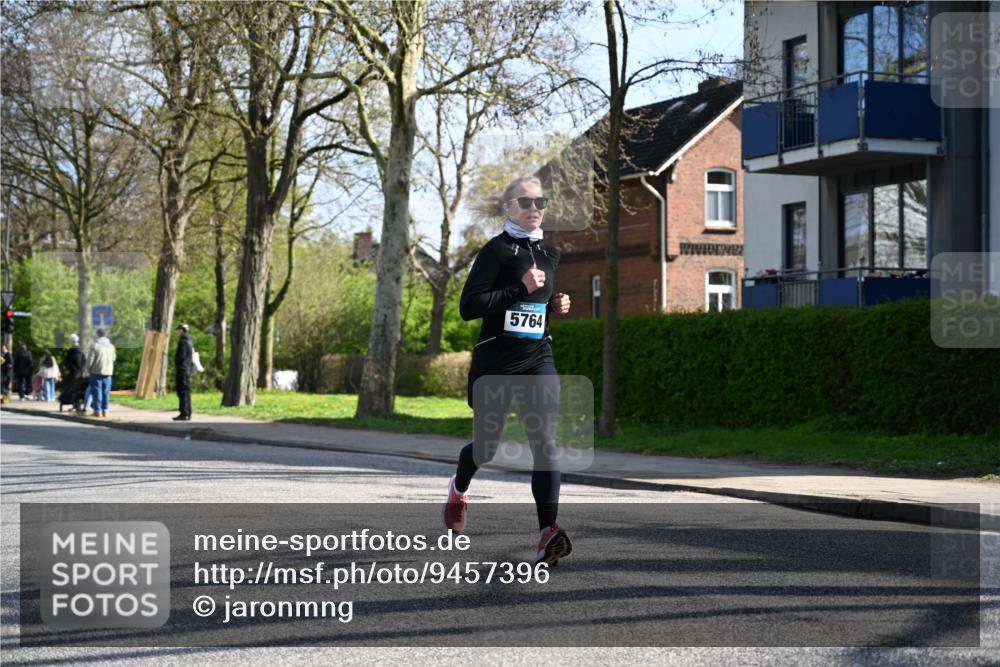 12.04.2026 - 45. Internationalen Wilhelmsburger Insellauf J. Mangold http://msf.ph/oto/9457396 12.04.2026 10:33:07 Ziel 5623, 3708, 4322, 3327, 5764, 2892, 5821, 4738, 2893, 5843, 3447, 4441, 4441, 4945, 4043, 2632 meine-sportfotos.de