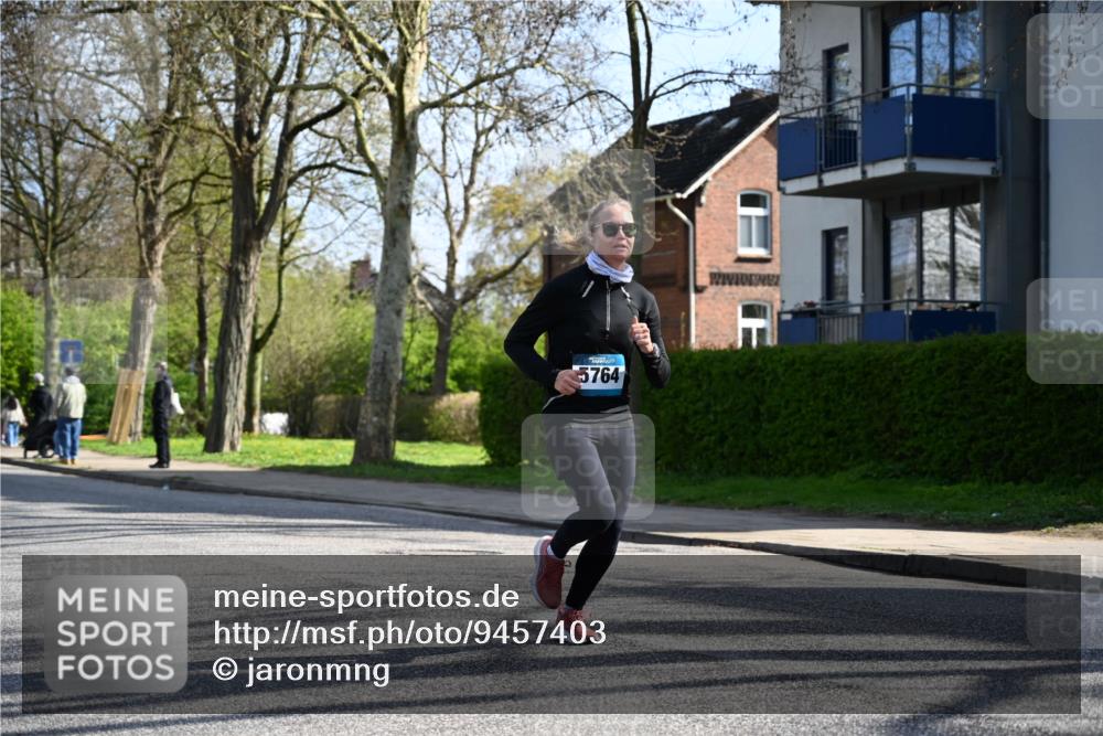 12.04.2026 - 45. Internationalen Wilhelmsburger Insellauf J. Mangold http://msf.ph/oto/9457403 12.04.2026 10:33:07 Ziel 5623, 3708, 4322, 3327, 5764, 2892, 5821, 4738, 2893, 5843, 3447, 4441, 4441, 4945, 4043, 2632 meine-sportfotos.de