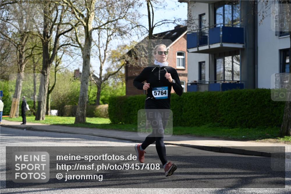 12.04.2026 - 45. Internationalen Wilhelmsburger Insellauf J. Mangold http://msf.ph/oto/9457408 12.04.2026 10:33:07 Ziel 5623, 3708, 4322, 3327, 5764, 2892, 5821, 4738, 2893, 5843, 3447, 4441, 4441, 4945, 4043, 2632 meine-sportfotos.de