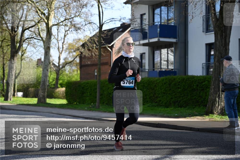 12.04.2026 - 45. Internationalen Wilhelmsburger Insellauf J. Mangold http://msf.ph/oto/9457414 12.04.2026 10:33:07 Ziel 5623, 3708, 4322, 3327, 5764, 2892, 5821, 4738, 2893, 5843, 3447, 4441, 4441, 4945, 4043, 2632 meine-sportfotos.de