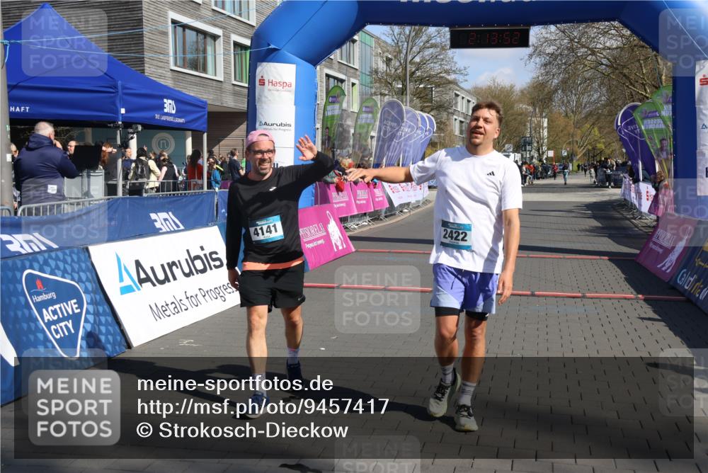 12.04.2026 - 45. Internationalen Wilhelmsburger Insellauf Strokosch-Dieckow http://msf.ph/oto/9457417 12.04.2026 11:03:50 Ziel 4141, 2422 meine-sportfotos.de