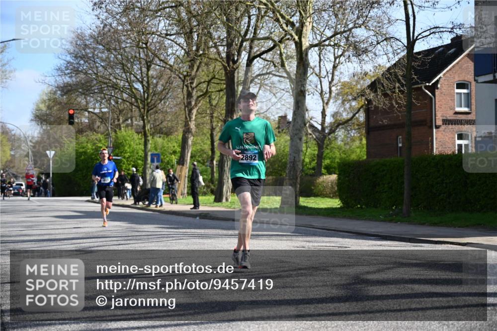 12.04.2026 - 45. Internationalen Wilhelmsburger Insellauf J. Mangold http://msf.ph/oto/9457419 12.04.2026 10:33:12 Ziel 3327, 5764, 2892, 5821, 4738, 2893, 5843, 3447, 4441, 4945, 4043, 2632, 2504 meine-sportfotos.de