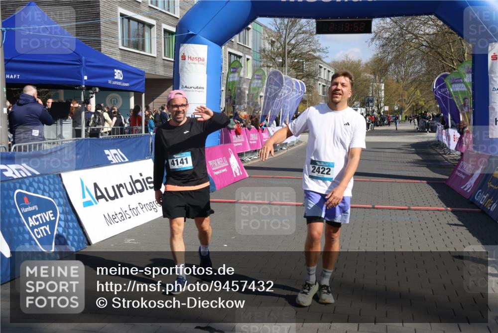 12.04.2026 - 45. Internationalen Wilhelmsburger Insellauf Strokosch-Dieckow http://msf.ph/oto/9457432 12.04.2026 11:03:50 Ziel 4141, 2422 meine-sportfotos.de
