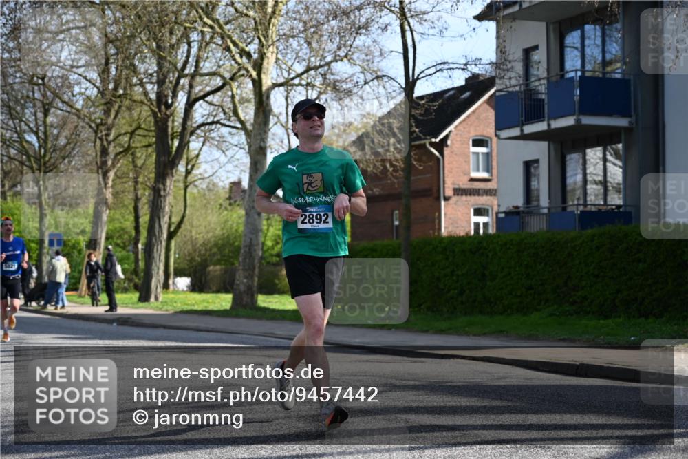 12.04.2026 - 45. Internationalen Wilhelmsburger Insellauf J. Mangold http://msf.ph/oto/9457442 12.04.2026 10:33:12 Ziel 3327, 5764, 2892, 5821, 4738, 2893, 5843, 3447, 4441, 4945, 4043, 2632, 2504 meine-sportfotos.de