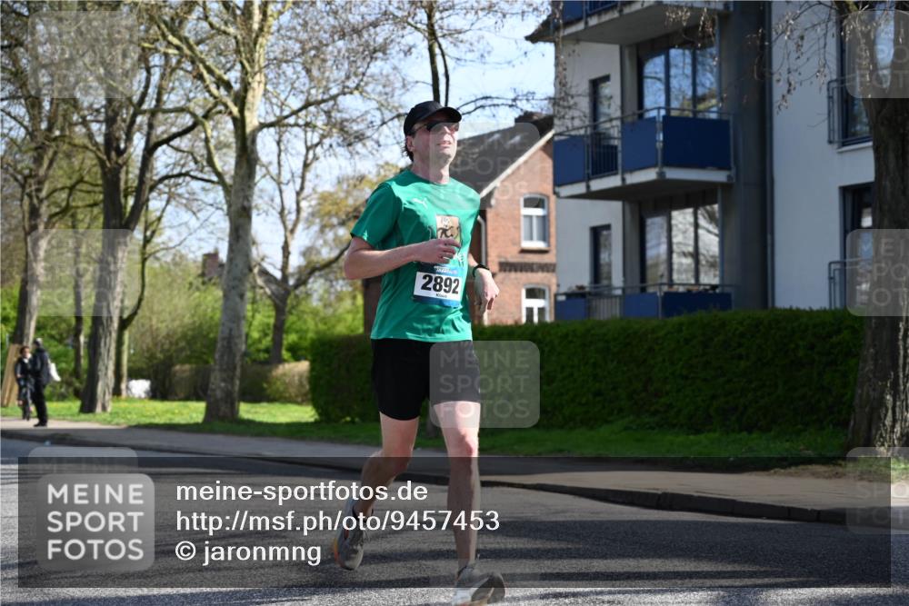 12.04.2026 - 45. Internationalen Wilhelmsburger Insellauf J. Mangold http://msf.ph/oto/9457453 12.04.2026 10:33:13 Ziel 3327, 5764, 2892, 5821, 4738, 2893, 5843, 5843, 3447, 4441, 4945, 4043, 2632, 2504, 4196 meine-sportfotos.de