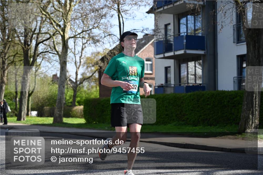 12.04.2026 - 45. Internationalen Wilhelmsburger Insellauf J. Mangold http://msf.ph/oto/9457455 12.04.2026 10:33:13 Ziel 3327, 5764, 2892, 5821, 4738, 2893, 5843, 5843, 3447, 4441, 4945, 4043, 2632, 2504, 4196 meine-sportfotos.de