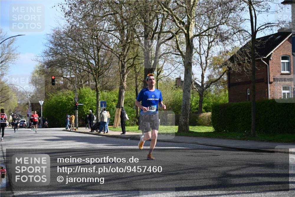 12.04.2026 - 45. Internationalen Wilhelmsburger Insellauf J. Mangold http://msf.ph/oto/9457460 12.04.2026 10:33:15 Ziel 5764, 2892, 5821, 4738, 2893, 5843, 3447, 4441, 4945, 4043, 2632, 2504, 4196, 5238, 5239, 5294 meine-sportfotos.de