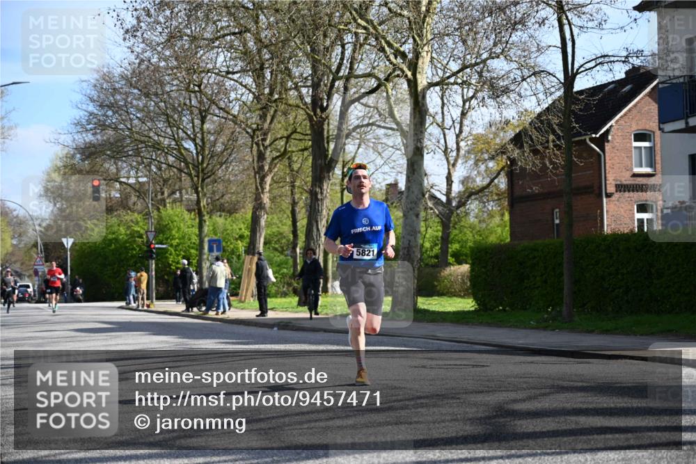 12.04.2026 - 45. Internationalen Wilhelmsburger Insellauf J. Mangold http://msf.ph/oto/9457471 12.04.2026 10:33:15 Ziel 5764, 2892, 5821, 4738, 2893, 5843, 3447, 4441, 4945, 4043, 2632, 2504, 4196, 5238, 5239, 5294 meine-sportfotos.de
