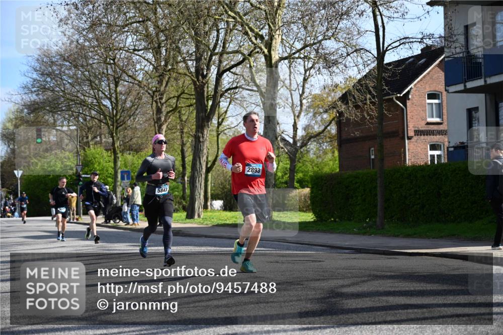 12.04.2026 - 45. Internationalen Wilhelmsburger Insellauf J. Mangold http://msf.ph/oto/9457488 12.04.2026 10:33:26 Ziel 5821, 4738, 2893, 5843, 3447, 4441, 4945, 4945, 4043, 2632, 2504, 4196, 5238, 5239, 5294, 3841, 3605, 2547, 3424, 3924 meine-sportfotos.de