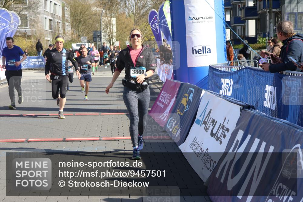 12.04.2026 - 45. Internationalen Wilhelmsburger Insellauf Strokosch-Dieckow http://msf.ph/oto/9457501 12.04.2026 10:47:07 Ziel 4331, 3553, 3713, 3860, 5538, 4706, 4700, 5803 meine-sportfotos.de