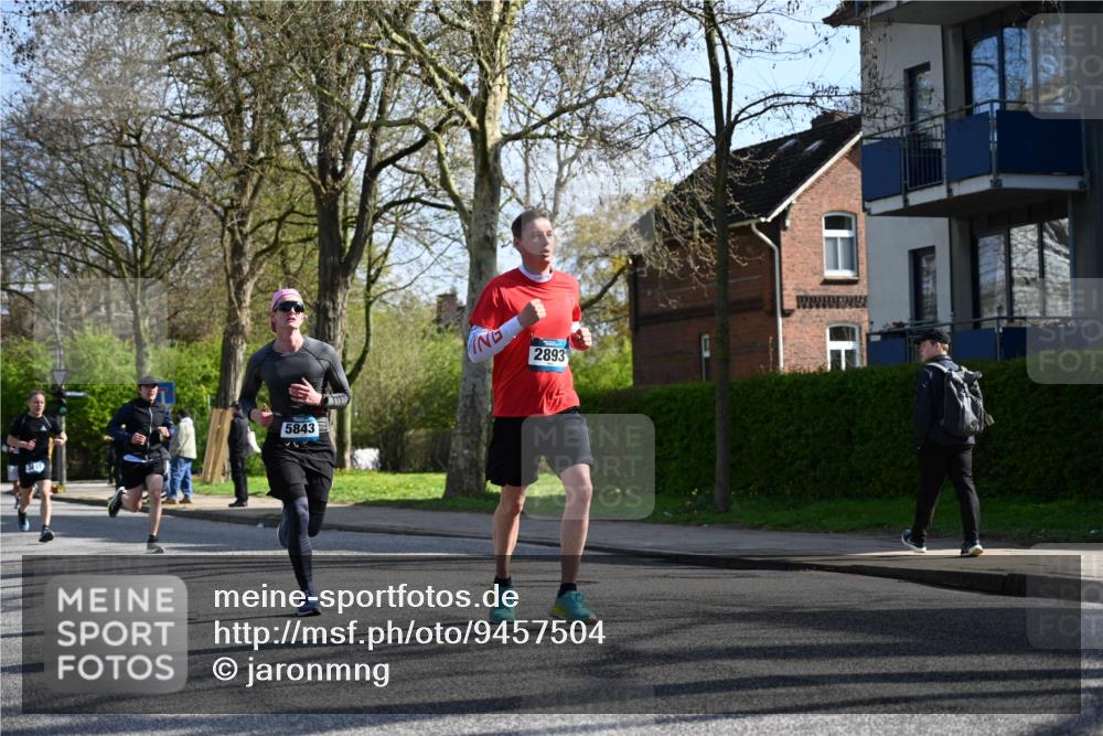 12.04.2026 - 45. Internationalen Wilhelmsburger Insellauf J. Mangold http://msf.ph/oto/9457504 12.04.2026 10:33:27 Ziel 5821, 4738, 2893, 5843, 3447, 4441, 4945, 4043, 2632, 2504, 4196, 5238, 5239, 5294, 5238, 5239, 5294, 3841, 3605, 2547, 3424, 3924 meine-sportfotos.de