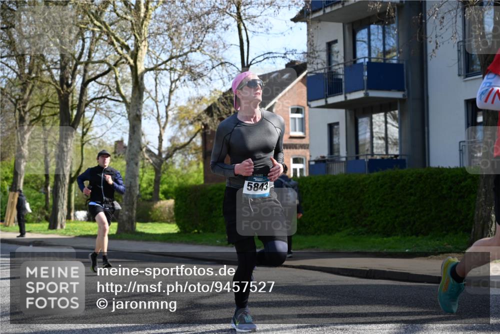 12.04.2026 - 45. Internationalen Wilhelmsburger Insellauf J. Mangold http://msf.ph/oto/9457527 12.04.2026 10:33:28 Ziel 5821, 4738, 2893, 5843, 3447, 4441, 4945, 4043, 2632, 2504, 4196, 5238, 5239, 5294, 3841, 3605, 2547, 3424, 3924 meine-sportfotos.de