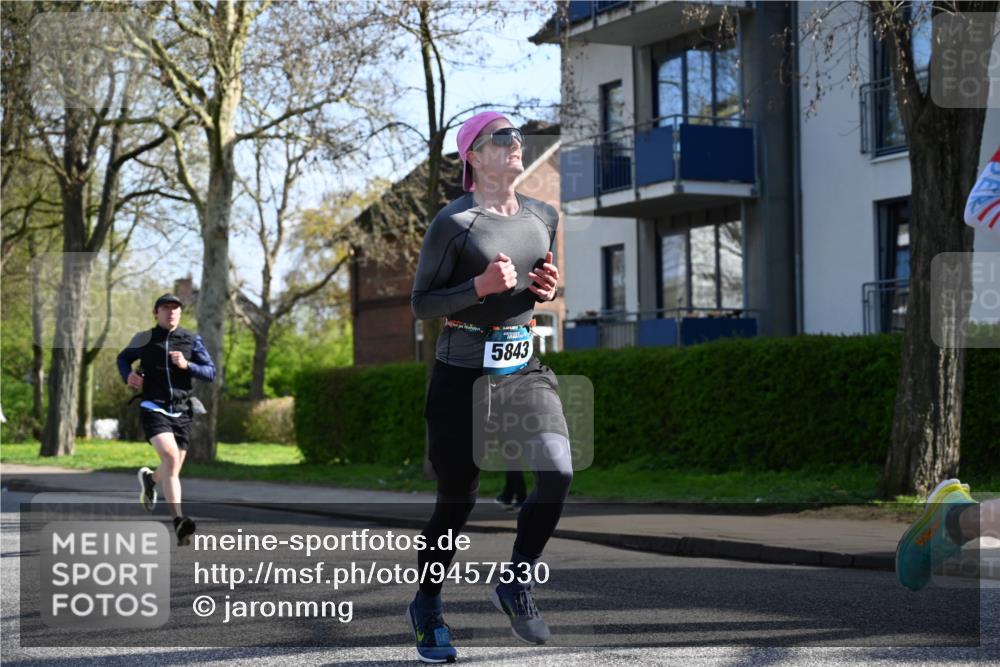 12.04.2026 - 45. Internationalen Wilhelmsburger Insellauf J. Mangold http://msf.ph/oto/9457530 12.04.2026 10:33:28 Ziel 5821, 4738, 2893, 5843, 3447, 4441, 4945, 4043, 2632, 2504, 4196, 5238, 5239, 5294, 3841, 3605, 2547, 3424, 3924 meine-sportfotos.de