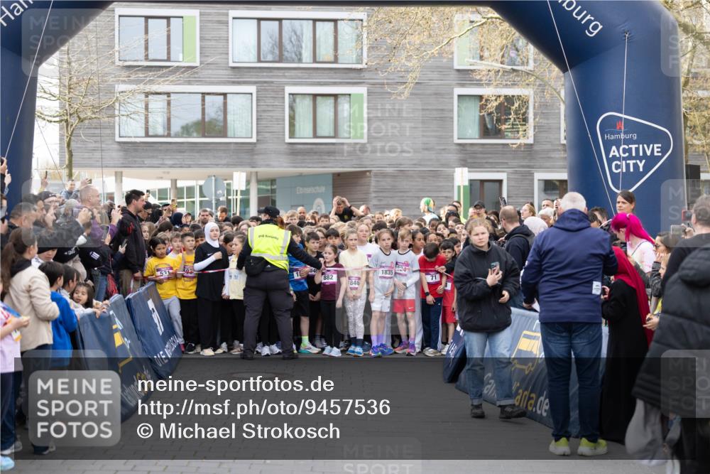 12.04.2026 - 45. Internationalen Wilhelmsburger Insellauf Michael Strokosch http://msf.ph/oto/9457536 12.04.2026 14:44:46 Laufen 882, 1846, 1835, 71 meine-sportfotos.de