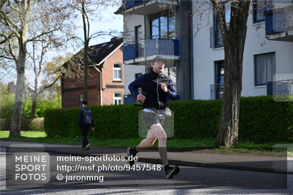 12.04.2026 - 45. Internationalen Wilhelmsburger Insellauf J. Mangold http://msf.ph/oto/9457548 12.04.2026 10:33:29 Ziel 5821, 4738, 2893, 5843, 3447, 4441, 4945, 4043, 4043, 2632, 2504, 4196, 5238, 5239, 5294, 3841, 3605, 2547, 3424, 3924 meine-sportfotos.de