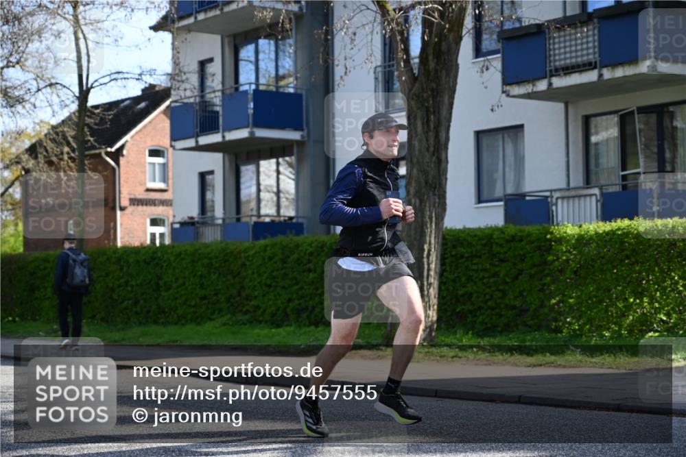 12.04.2026 - 45. Internationalen Wilhelmsburger Insellauf J. Mangold http://msf.ph/oto/9457555 12.04.2026 10:33:30 Ziel 5821, 4738, 2893, 5843, 3447, 4441, 4945, 4043, 2632, 2504, 4196, 5238, 5239, 5294, 3841, 3605, 2547, 3424, 3924 meine-sportfotos.de