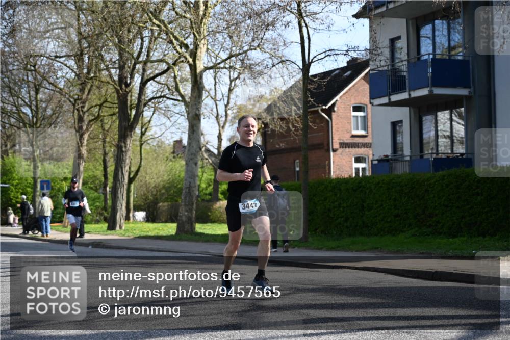 12.04.2026 - 45. Internationalen Wilhelmsburger Insellauf J. Mangold http://msf.ph/oto/9457565 12.04.2026 10:33:31 Ziel 5821, 4738, 2893, 5843, 3447, 4441, 4945, 4043, 2632, 2632, 2504, 4196, 5238, 5239, 5294, 3841, 3605, 2547, 3424, 3924 meine-sportfotos.de