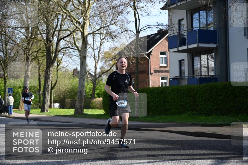12.04.2026 - 45. Internationalen Wilhelmsburger Insellauf J. Mangold http://msf.ph/oto/9457571 12.04.2026 10:33:31 Ziel 5821, 4738, 2893, 5843, 3447, 4441, 4945, 4043, 2632, 2632, 2504, 4196, 5238, 5239, 5294, 3841, 3605, 2547, 3424, 3924 meine-sportfotos.de