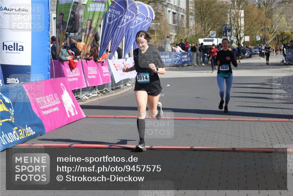 12.04.2026 - 45. Internationalen Wilhelmsburger Insellauf Strokosch-Dieckow http://msf.ph/oto/9457575 12.04.2026 11:04:08 Ziel 2914, 5842 meine-sportfotos.de