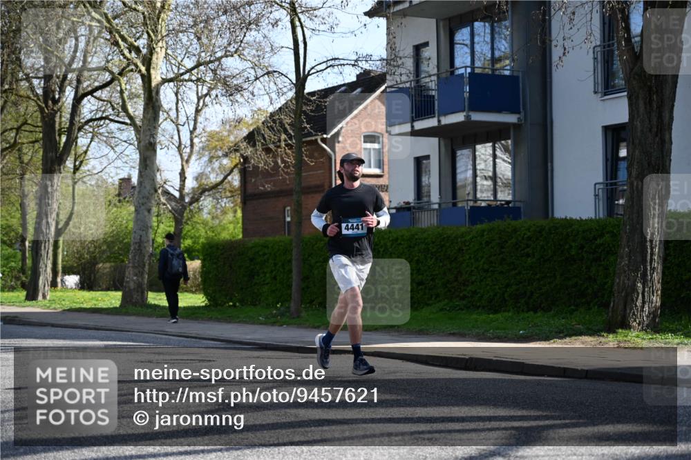 12.04.2026 - 45. Internationalen Wilhelmsburger Insellauf J. Mangold http://msf.ph/oto/9457621 12.04.2026 10:33:34 Ziel 5821, 4738, 2893, 5843, 3447, 4441, 4945, 4043, 2632, 2504, 4196, 5238, 5239, 5294, 3841, 3605, 3605, 2547, 3424, 3924, 4493, 3945 meine-sportfotos.de