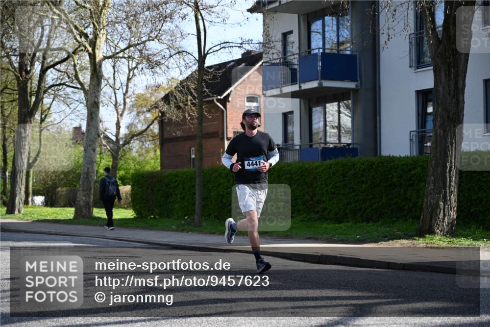 12.04.2026 - 45. Internationalen Wilhelmsburger Insellauf J. Mangold http://msf.ph/oto/9457623 12.04.2026 10:33:35 Ziel 5821, 4738, 2893, 5843, 3447, 4441, 4945, 4043, 2632, 2504, 4196, 5238, 5239, 5294, 3841, 3605, 2547, 3424, 3924, 4493, 3945 meine-sportfotos.de