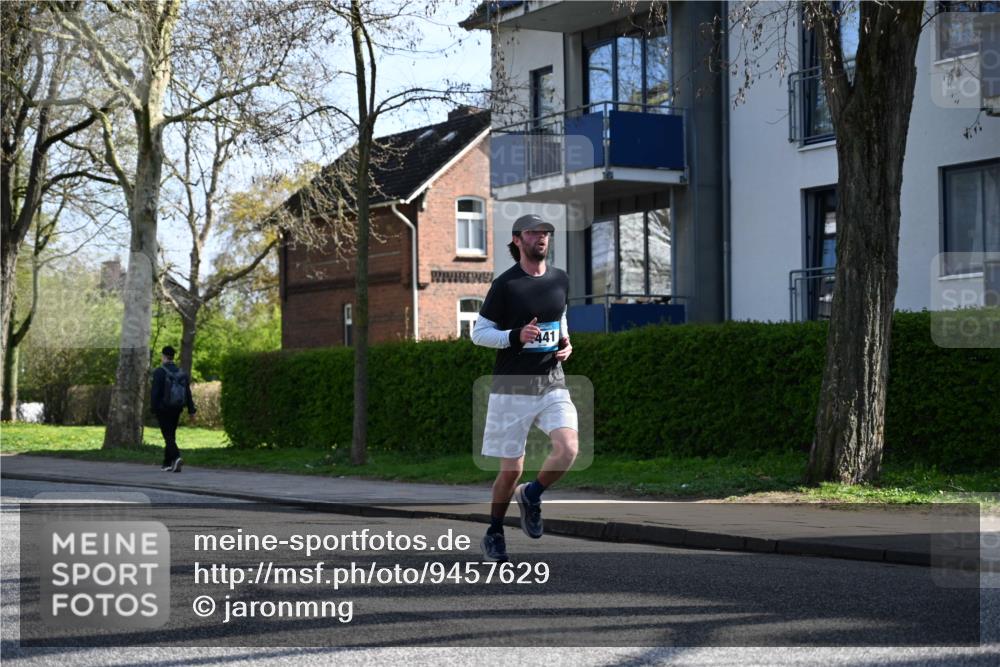 12.04.2026 - 45. Internationalen Wilhelmsburger Insellauf J. Mangold http://msf.ph/oto/9457629 12.04.2026 10:33:35 Ziel 5821, 4738, 2893, 5843, 3447, 4441, 4945, 4043, 2632, 2504, 4196, 5238, 5239, 5294, 3841, 3605, 2547, 3424, 3924, 4493, 3945 meine-sportfotos.de