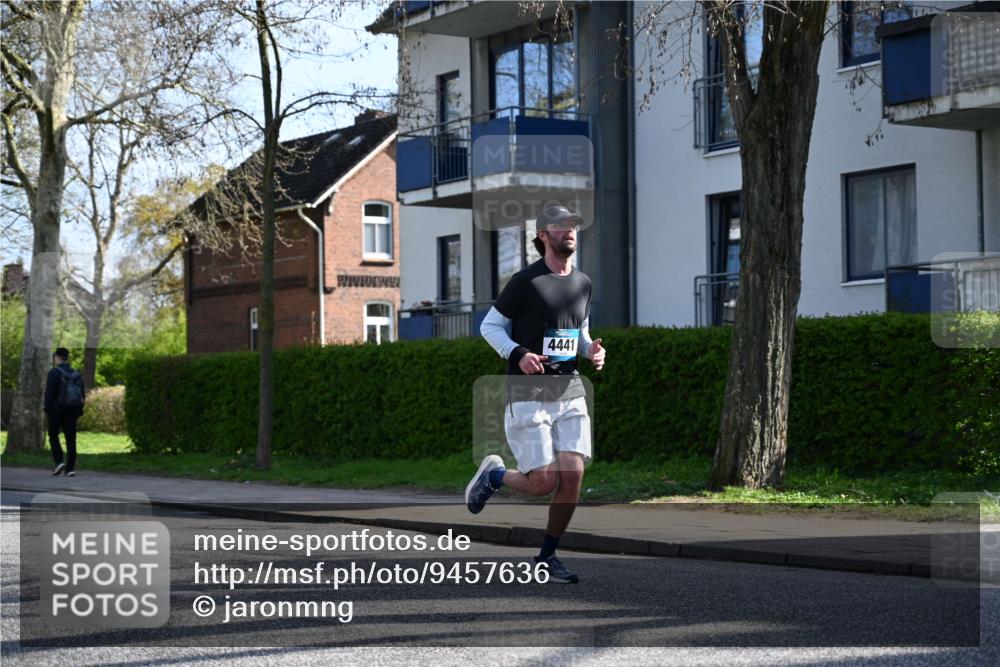 12.04.2026 - 45. Internationalen Wilhelmsburger Insellauf J. Mangold http://msf.ph/oto/9457636 12.04.2026 10:33:35 Ziel 5821, 4738, 2893, 5843, 3447, 4441, 4945, 4043, 2632, 2504, 4196, 5238, 5239, 5294, 3841, 3605, 2547, 3424, 3924, 4493, 3945 meine-sportfotos.de