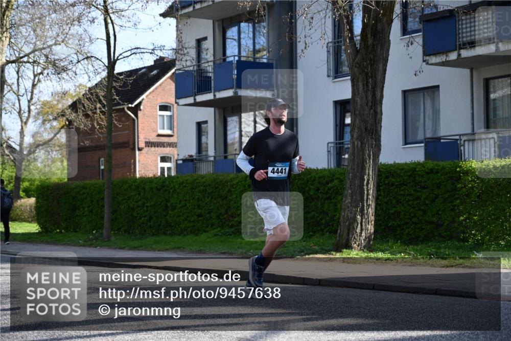 12.04.2026 - 45. Internationalen Wilhelmsburger Insellauf J. Mangold http://msf.ph/oto/9457638 12.04.2026 10:33:35 Ziel 5821, 4738, 2893, 5843, 3447, 4441, 4945, 4043, 2632, 2504, 4196, 5238, 5239, 5294, 3841, 3605, 2547, 3424, 3924, 4493, 3945 meine-sportfotos.de