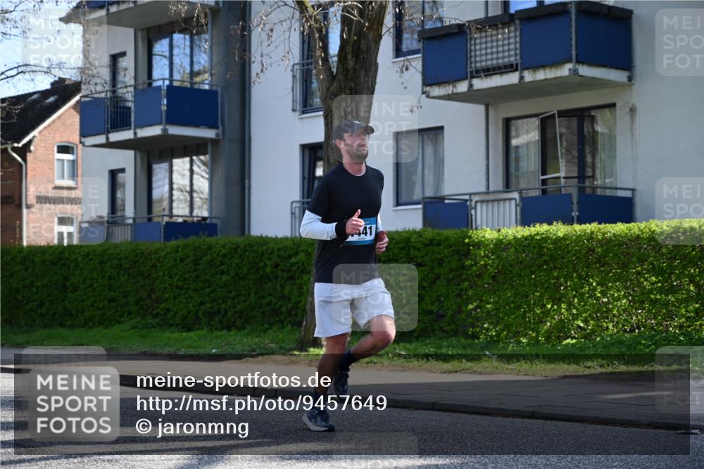 12.04.2026 - 45. Internationalen Wilhelmsburger Insellauf J. Mangold http://msf.ph/oto/9457649 12.04.2026 10:33:35 Ziel 5821, 4738, 2893, 5843, 3447, 4441, 4945, 4043, 2632, 2504, 4196, 5238, 5239, 5294, 3841, 3605, 2547, 3424, 3924, 4493, 3945 meine-sportfotos.de