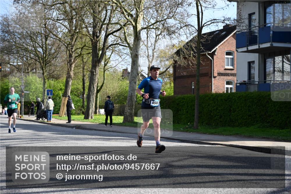 12.04.2026 - 45. Internationalen Wilhelmsburger Insellauf J. Mangold http://msf.ph/oto/9457667 12.04.2026 10:33:38 Ziel 5843, 3447, 4441, 4945, 4043, 2632, 2504, 4196, 5238, 5239, 5294, 3841, 3605, 2547, 3424, 3924, 4493, 3945 meine-sportfotos.de