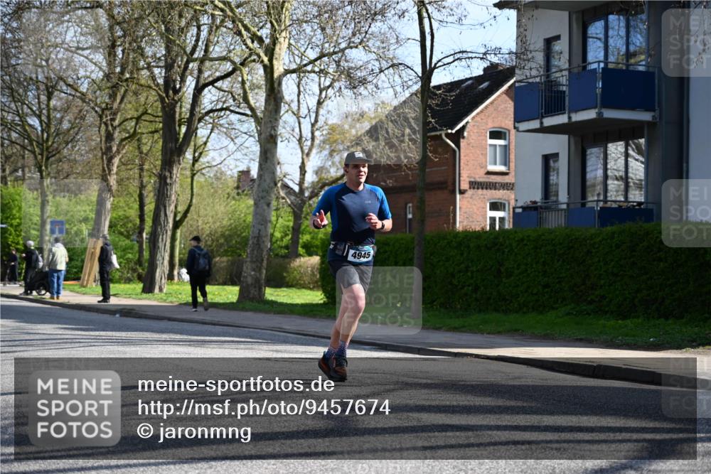 12.04.2026 - 45. Internationalen Wilhelmsburger Insellauf J. Mangold http://msf.ph/oto/9457674 12.04.2026 10:33:39 Ziel 3447, 4441, 4945, 4043, 2632, 2504, 4196, 5238, 5239, 5294, 5238, 5239, 5294, 3841, 3605, 2547, 3424, 3924, 4493, 3945, 3613 meine-sportfotos.de