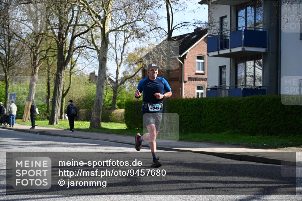 12.04.2026 - 45. Internationalen Wilhelmsburger Insellauf J. Mangold http://msf.ph/oto/9457680 12.04.2026 10:33:39 Ziel 3447, 4441, 4945, 4043, 2632, 2504, 4196, 5238, 5239, 5294, 5238, 5239, 5294, 3841, 3605, 2547, 3424, 3924, 4493, 3945, 3613 meine-sportfotos.de