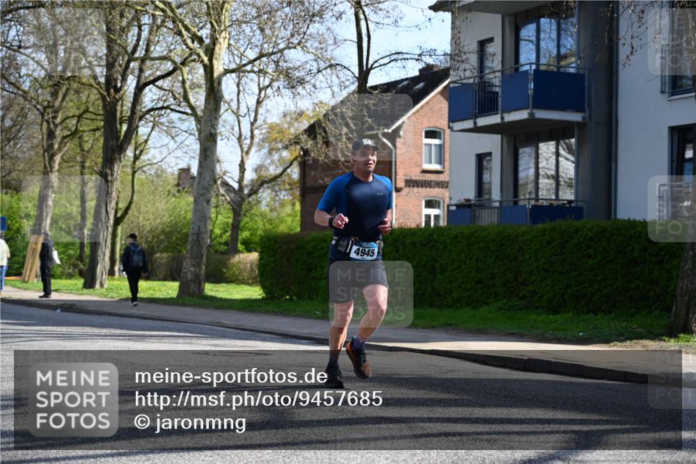 12.04.2026 - 45. Internationalen Wilhelmsburger Insellauf J. Mangold http://msf.ph/oto/9457685 12.04.2026 10:33:39 Ziel 3447, 4441, 4945, 4043, 2632, 2504, 4196, 5238, 5239, 5294, 5238, 5239, 5294, 3841, 3605, 2547, 3424, 3924, 4493, 3945, 3613 meine-sportfotos.de