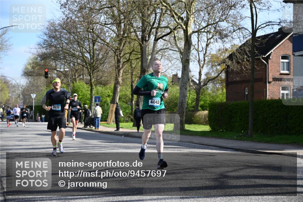 12.04.2026 - 45. Internationalen Wilhelmsburger Insellauf J. Mangold http://msf.ph/oto/9457697 12.04.2026 10:33:42 Ziel 3447, 4441, 4945, 4043, 2632, 2504, 4196, 5238, 5239, 5294, 3841, 3605, 2547, 3424, 3924, 4493, 3945, 3613 meine-sportfotos.de