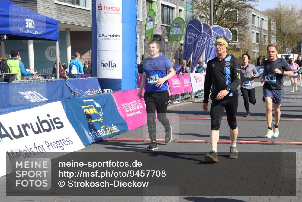 12.04.2026 - 45. Internationalen Wilhelmsburger Insellauf Strokosch-Dieckow http://msf.ph/oto/9457708 12.04.2026 10:47:10 Ziel 3860, 5538, 4706, 4700, 5803, 2206 meine-sportfotos.de