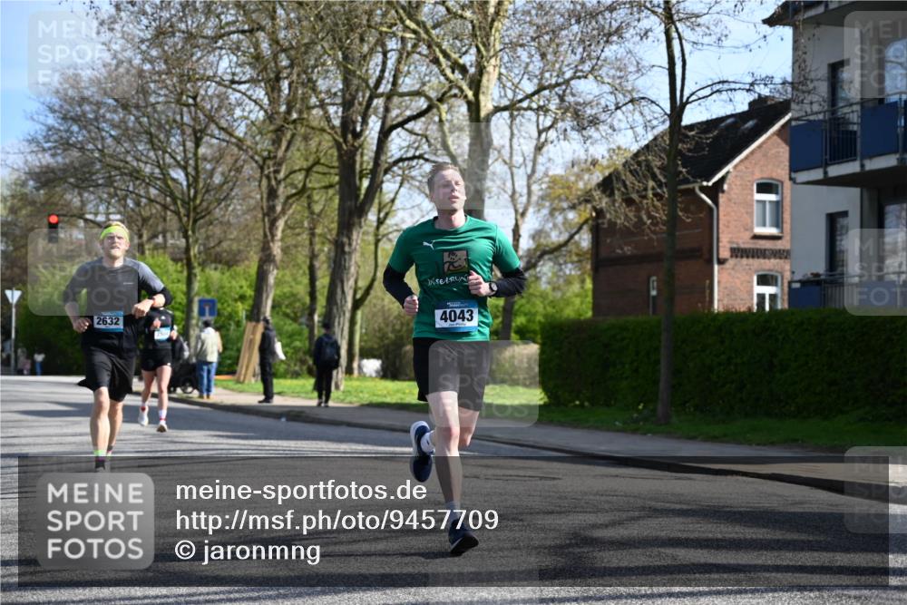 12.04.2026 - 45. Internationalen Wilhelmsburger Insellauf J. Mangold http://msf.ph/oto/9457709 12.04.2026 10:33:42 Ziel 3447, 4441, 4945, 4043, 2632, 2504, 4196, 5238, 5239, 5294, 3841, 3605, 2547, 3424, 3924, 4493, 3945, 3613 meine-sportfotos.de
