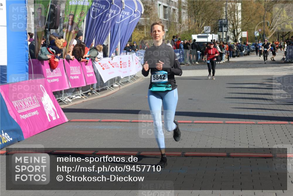 12.04.2026 - 45. Internationalen Wilhelmsburger Insellauf Strokosch-Dieckow http://msf.ph/oto/9457710 12.04.2026 11:04:11 Ziel 2914, 5842 meine-sportfotos.de