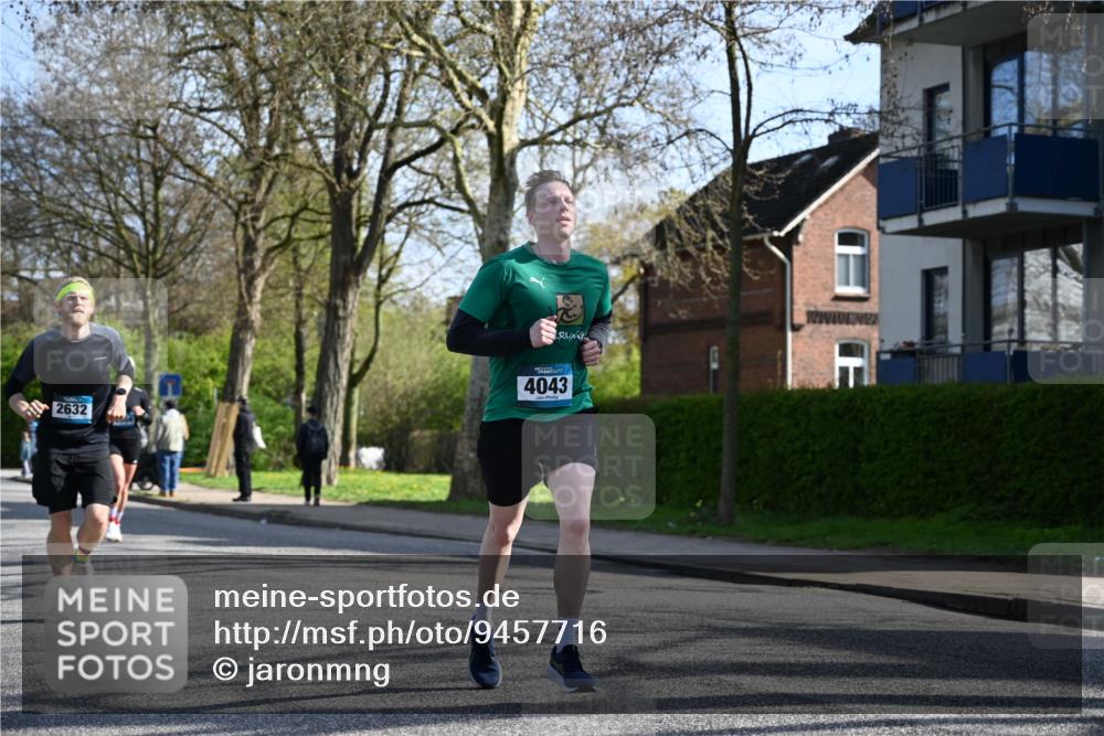 12.04.2026 - 45. Internationalen Wilhelmsburger Insellauf J. Mangold http://msf.ph/oto/9457716 12.04.2026 10:33:43 Ziel 3447, 4441, 4945, 4043, 2632, 2504, 4196, 5238, 5239, 5294, 3841, 3605, 2547, 3424, 3924, 4493, 3945, 3613, 2270 meine-sportfotos.de