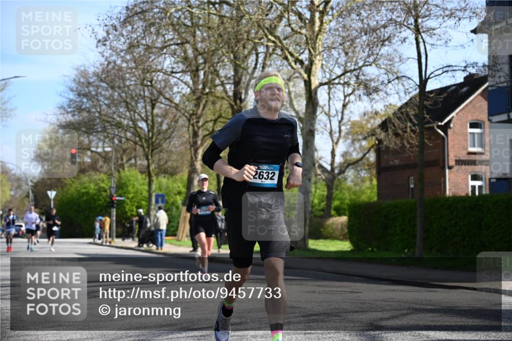 12.04.2026 - 45. Internationalen Wilhelmsburger Insellauf J. Mangold http://msf.ph/oto/9457733 12.04.2026 10:33:44 Ziel 4441, 4945, 4043, 2632, 2504, 4196, 5238, 5239, 5294, 3841, 3605, 2547, 3424, 3924, 4493, 4493, 3945, 3613, 2270 meine-sportfotos.de