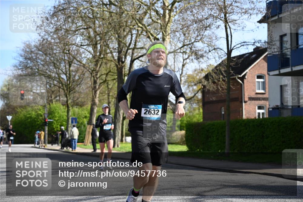 12.04.2026 - 45. Internationalen Wilhelmsburger Insellauf J. Mangold http://msf.ph/oto/9457736 12.04.2026 10:33:44 Ziel 4441, 4945, 4043, 2632, 2504, 4196, 5238, 5239, 5294, 3841, 3605, 2547, 3424, 3924, 4493, 4493, 3945, 3613, 2270 meine-sportfotos.de