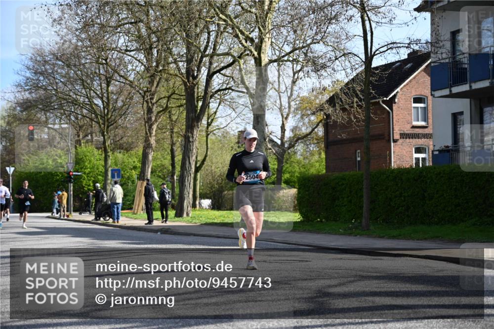 12.04.2026 - 45. Internationalen Wilhelmsburger Insellauf J. Mangold http://msf.ph/oto/9457743 12.04.2026 10:33:46 Ziel 4945, 4043, 2632, 2504, 4196, 5238, 5239, 5294, 3841, 3605, 3605, 2547, 3424, 3924, 4493, 3945, 3613, 2270, 4555, 2472, 2559, 3636 meine-sportfotos.de