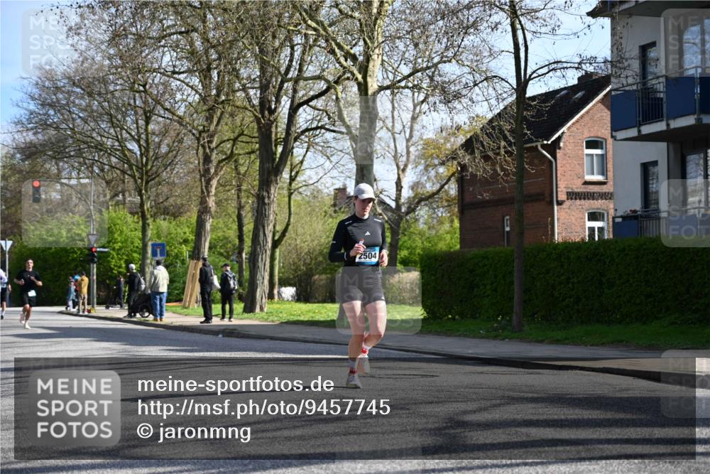 12.04.2026 - 45. Internationalen Wilhelmsburger Insellauf J. Mangold http://msf.ph/oto/9457745 12.04.2026 10:33:46 Ziel 4945, 4043, 2632, 2504, 4196, 5238, 5239, 5294, 3841, 3605, 3605, 2547, 3424, 3924, 4493, 3945, 3613, 2270, 4555, 2472, 2559, 3636 meine-sportfotos.de