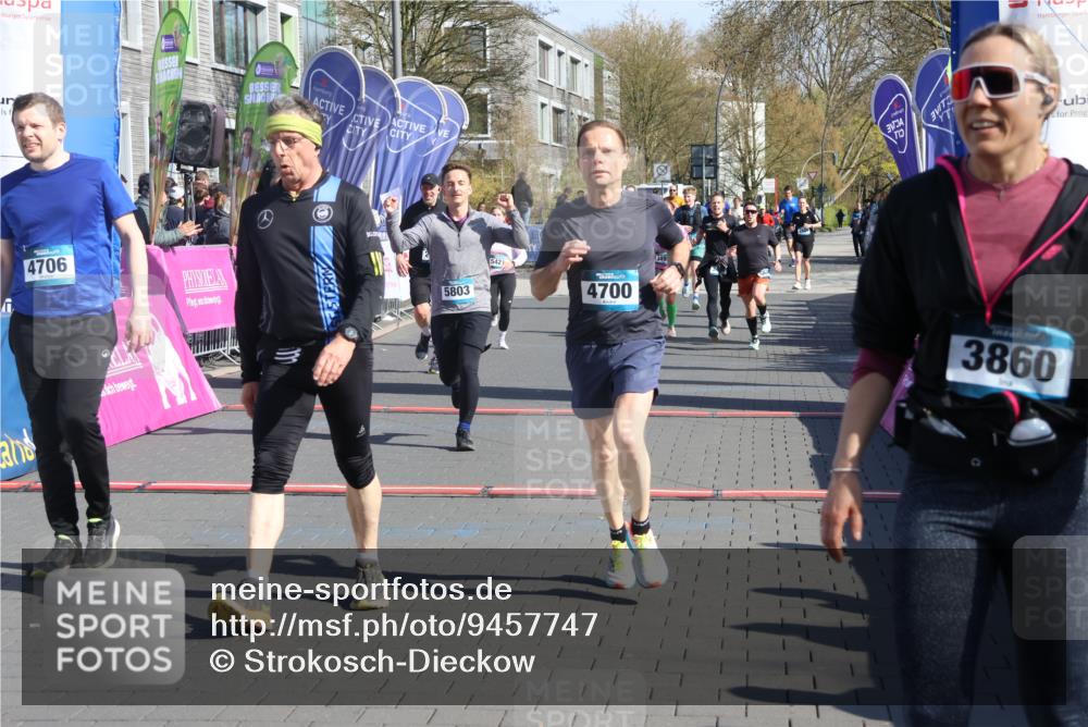 12.04.2026 - 45. Internationalen Wilhelmsburger Insellauf Strokosch-Dieckow http://msf.ph/oto/9457747 12.04.2026 10:47:11 Ziel 5538, 4706, 4700, 5803, 2206, 5421, 5626 meine-sportfotos.de