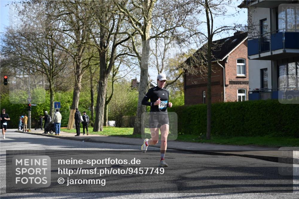 12.04.2026 - 45. Internationalen Wilhelmsburger Insellauf J. Mangold http://msf.ph/oto/9457749 12.04.2026 10:33:46 Ziel 4945, 4043, 2632, 2504, 4196, 5238, 5239, 5294, 3841, 3605, 3605, 2547, 3424, 3924, 4493, 3945, 3613, 2270, 4555, 2472, 2559, 3636 meine-sportfotos.de