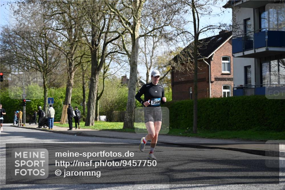 12.04.2026 - 45. Internationalen Wilhelmsburger Insellauf J. Mangold http://msf.ph/oto/9457750 12.04.2026 10:33:46 Ziel 4945, 4043, 2632, 2504, 4196, 5238, 5239, 5294, 3841, 3605, 3605, 2547, 3424, 3924, 4493, 3945, 3613, 2270, 4555, 2472, 2559, 3636 meine-sportfotos.de