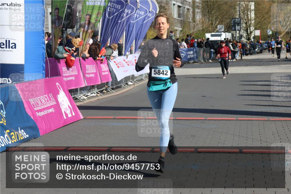 12.04.2026 - 45. Internationalen Wilhelmsburger Insellauf Strokosch-Dieckow http://msf.ph/oto/9457753 12.04.2026 11:04:11 Ziel 2914, 5842 meine-sportfotos.de