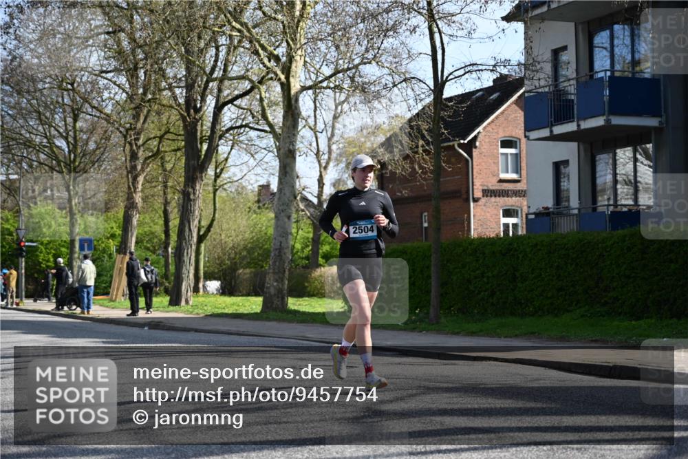 12.04.2026 - 45. Internationalen Wilhelmsburger Insellauf J. Mangold http://msf.ph/oto/9457754 12.04.2026 10:33:46 Ziel 4945, 4043, 2632, 2504, 4196, 5238, 5239, 5294, 3841, 3605, 3605, 2547, 3424, 3924, 4493, 3945, 3613, 2270, 4555, 2472, 2559, 3636 meine-sportfotos.de