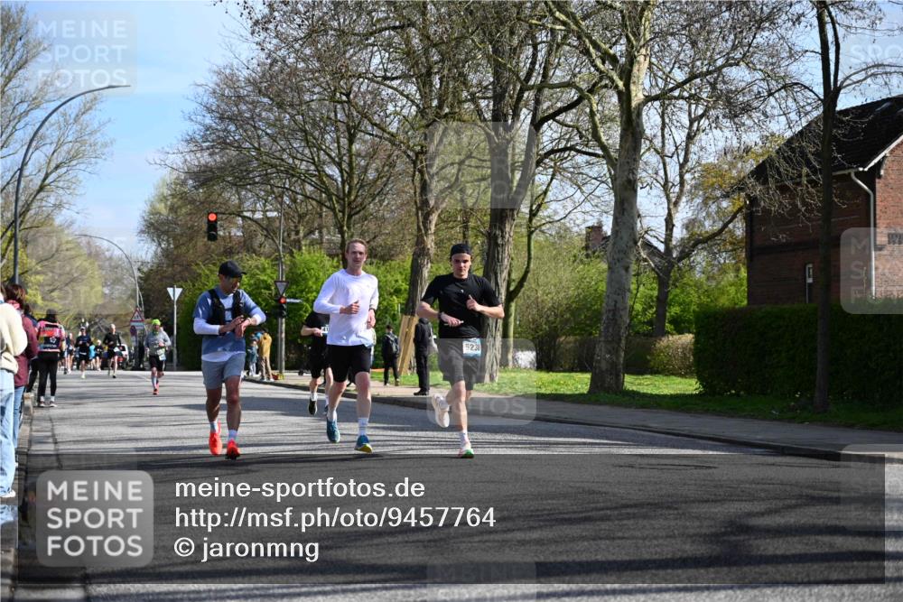 12.04.2026 - 45. Internationalen Wilhelmsburger Insellauf J. Mangold http://msf.ph/oto/9457764 12.04.2026 10:33:51 Ziel 4945, 4043, 2632, 2504, 4196, 5238, 5239, 5294, 3841, 3605, 2547, 3424, 3924, 4493, 3945, 3613, 3613, 2270, 4555, 2472, 2559, 3636, 3929, 5480, 3042, 3065 meine-sportfotos.de